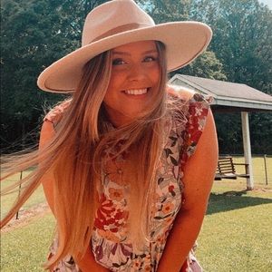 Meet your Posher, Rebekah